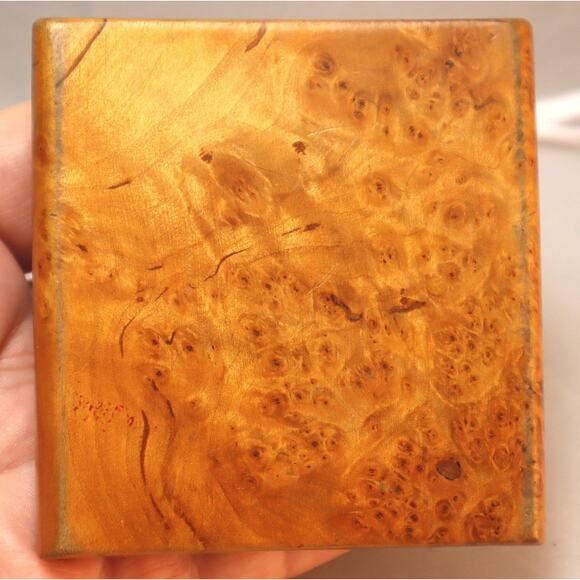 Russian Imperial Era Burl Cigarette Box Inlaid Babushka Scene Lid - Picture 10 of 10